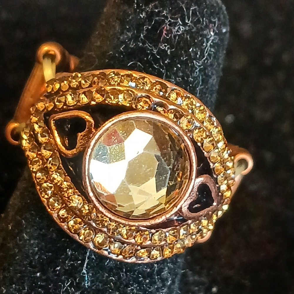 Paparazzi copper tone stretch ring with clear round rhinestones, hearts